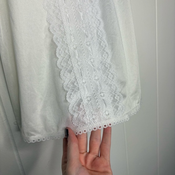 VINTAGE Little Girl’s Nightgown Dress  White Lace Rose Rosette Girl’s Size 6 - Picture 4 of 6